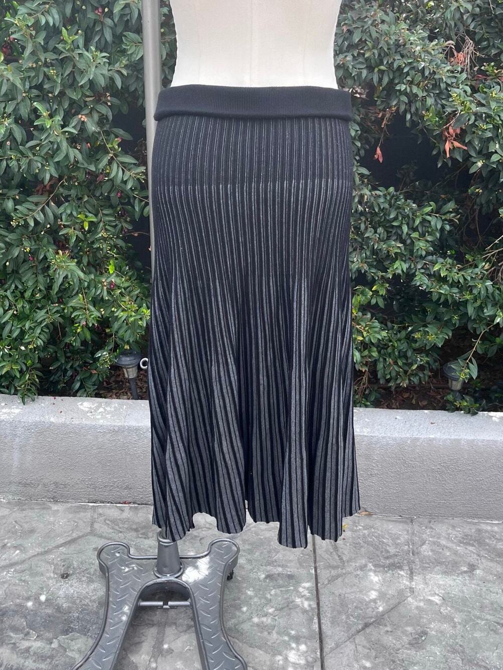 NWT Max Studio London Black Ribbed Pleated Midi Skirt Women’s Size L Stretch